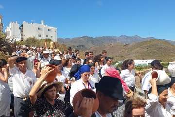 Unas 1.200 personas dan vida a una nueva edición de la Traída del Agua (Foto Francisco Javier Santana y TA)